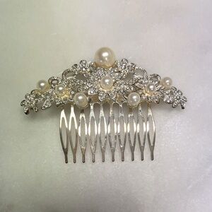 Beautiful new in box bridal hair comb accessory